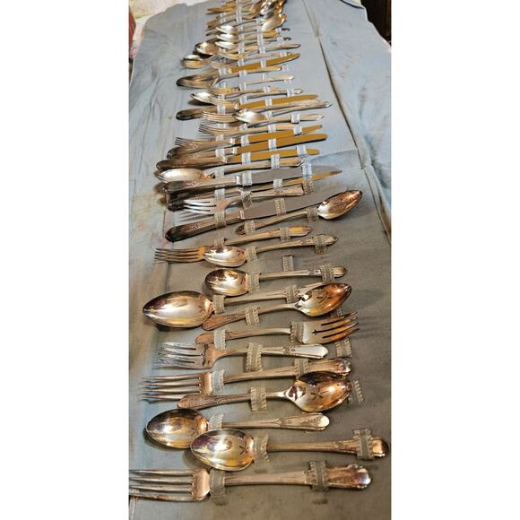 Oneida Complete Set Louisiane Vintage Flatware Set With Original Case MUST SEE - Picture 1 of 16